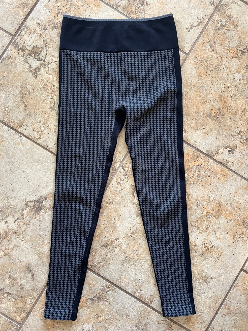 Fabletics Black Houndstooth Seamless High-Waist Leggings - Picture 8 of 11